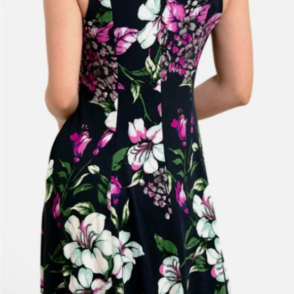 NWT Premise sleeveless Hibiscus Floral dress with a v- neck 95% Rayon 5% Spandex - Picture 2 of 9